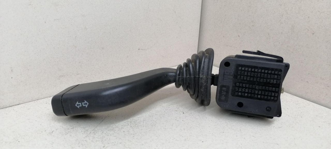 переключатель поворотов Opel Vectra B 1998, 1.6 л., i, X 16 XEL, бензин, 5МКПП, зеленый, универсал, передний привод, 90221174, 12239903 - фото №1