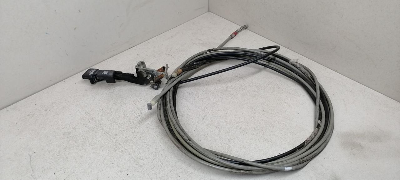 ручка открытия лючка топливного бака Mitsubishi Sigma 1 поколение 1994, 3.0 л., i, 6G72 (DOHC 24V), бензин, 5МКПП, серый металлик, седан, передний привод, MB402131 - фото №1