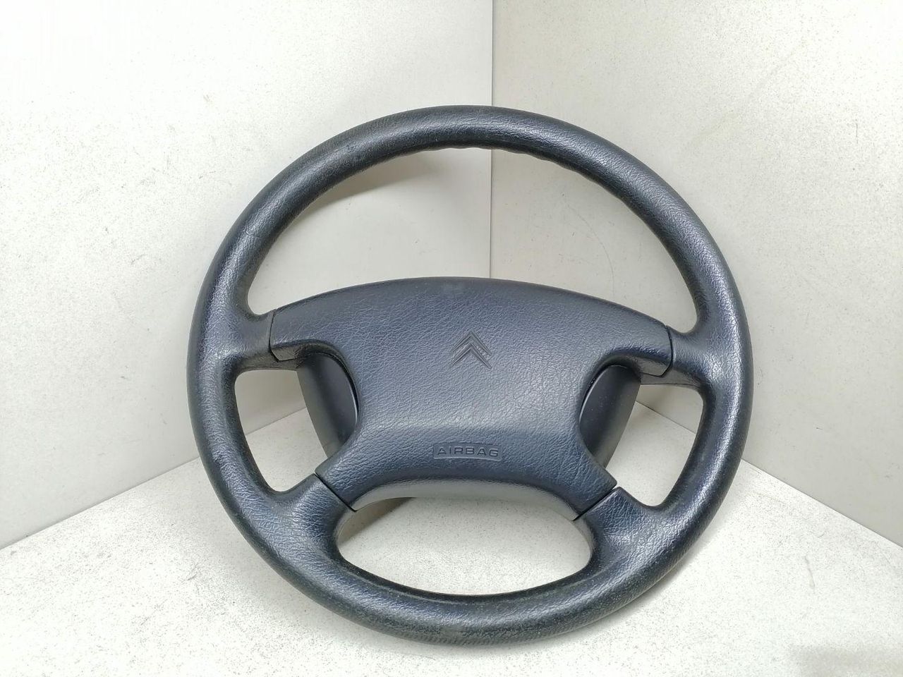 руль Citroen Xantia 1 поколение 1997, 1.9 л., D, дизель, 5МКПП, тёмно-серый металлик, хетчбэк 5 дв., передний привод, 04105555