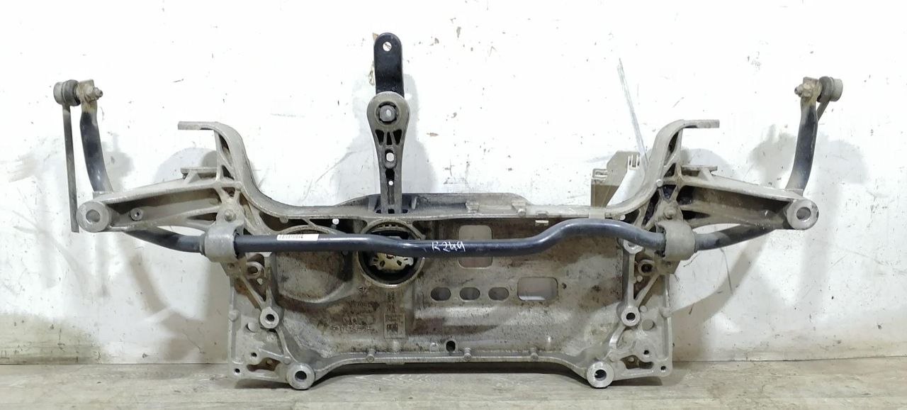 балка подвески передняя (подрамник) Volkswagen Passat B6 2008, 2.0 л., TDi, CBAB, дизель, 6МКПП, серебристый, универсал, 7L0199369A - фото №1