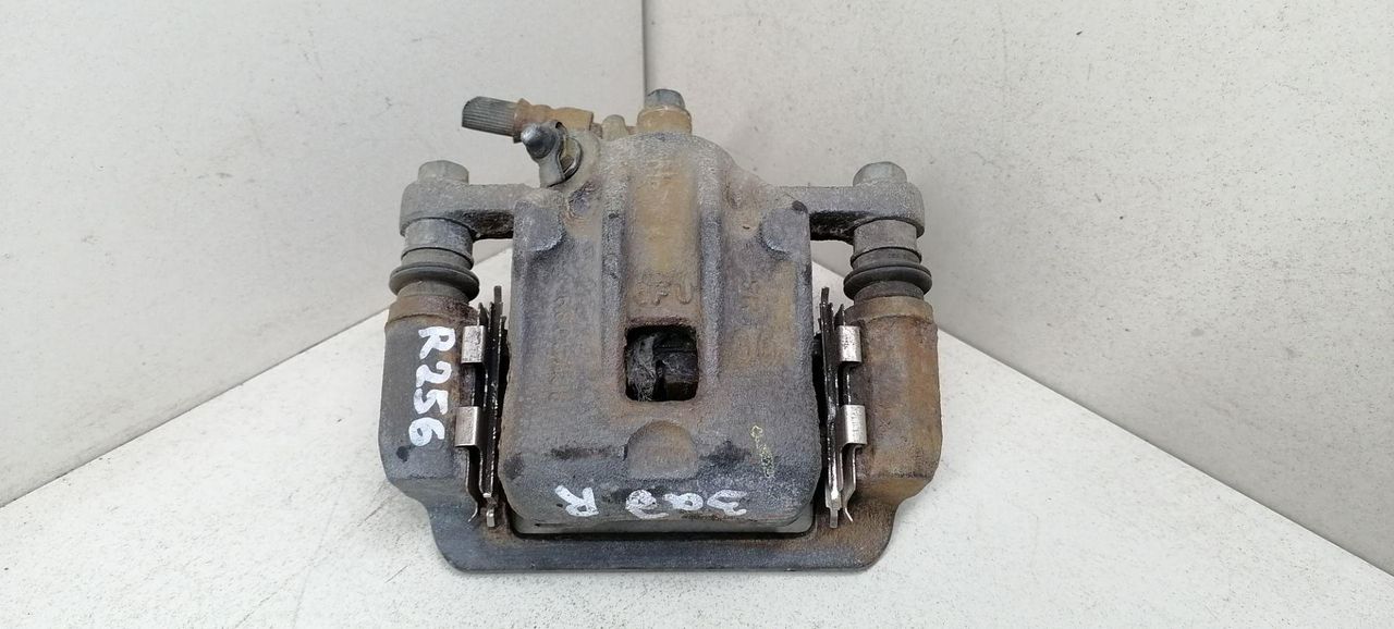 суппорт задний правый Hyundai Tucson 1 поколение 2006, 2.0 л., CRDi, дизель, АКПП, чёрный, внедорожник 5 дв., передний привод, 583112EA10, 582302E300 - фото №1