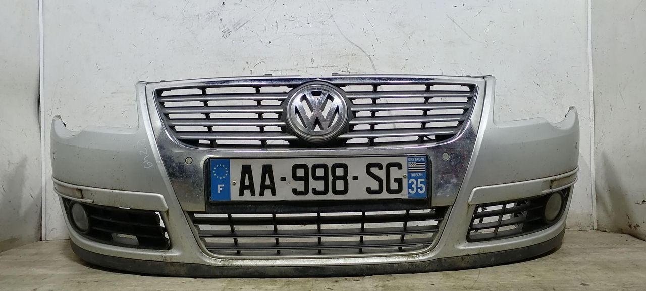 бампер передний Volkswagen Passat B6 2008, 2.0 л., TDi, CBAB, дизель, 6МКПП, серебристый, универсал, 3C0807217D - фото №1