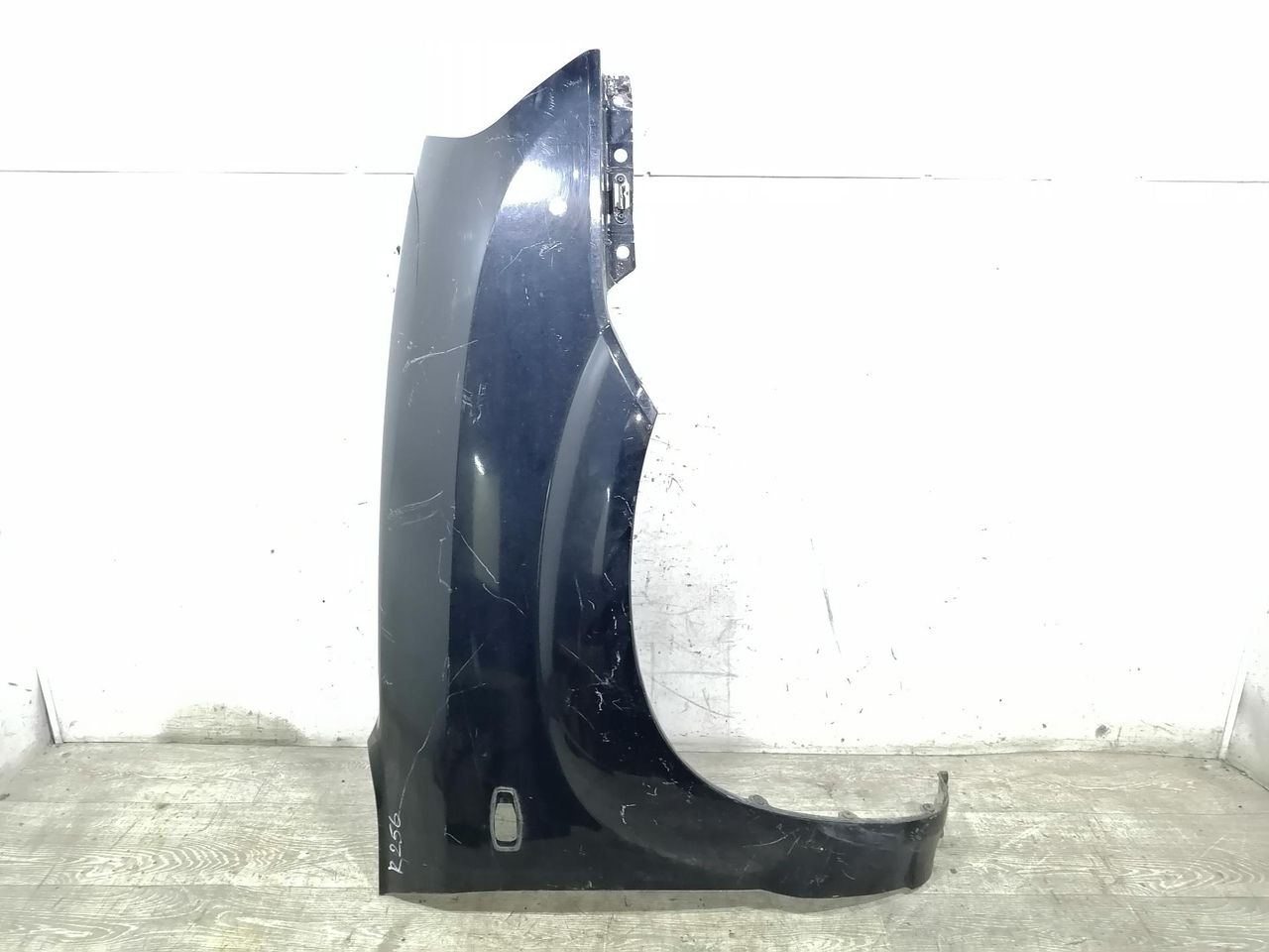 крыло переднее правое Hyundai Tucson 1 поколение 2006, 2.0 л., CRDi, дизель, АКПП, чёрный, внедорожник 5 дв., передний привод, 663212E120 - фото №1