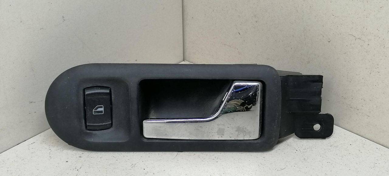 ручка внутренняя передняя правая Volkswagen Bora 1 поколение 2002, 1.9 л., TDi, ATD, дизель, 5МКПП, серебристый, седан, передний привод, B1837114 - фото №1