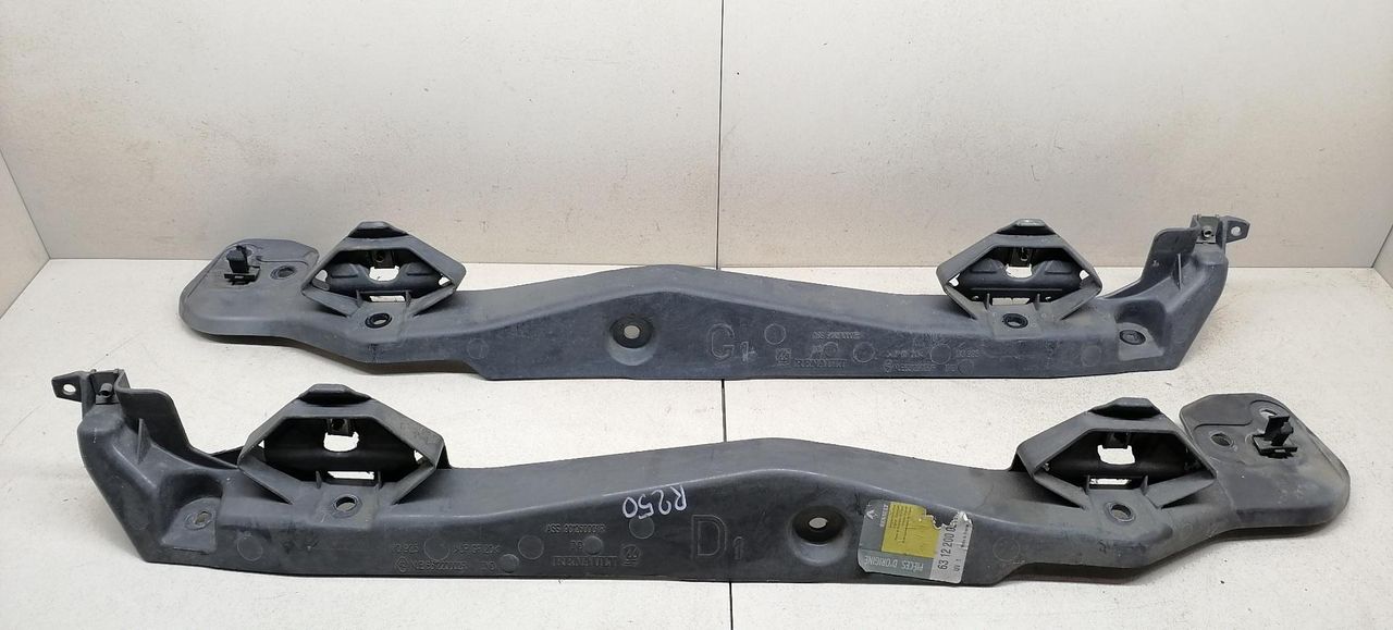 крепление ( кронштейн ) крыла Renault Laguna 3 поколение 2007, 2.0 л., DCi, M9R 802, дизель, 6МКПП, голубой, хетчбэк 5 дв., 901260001R, 901270001R, 631220002R, 631220001R - фото №1