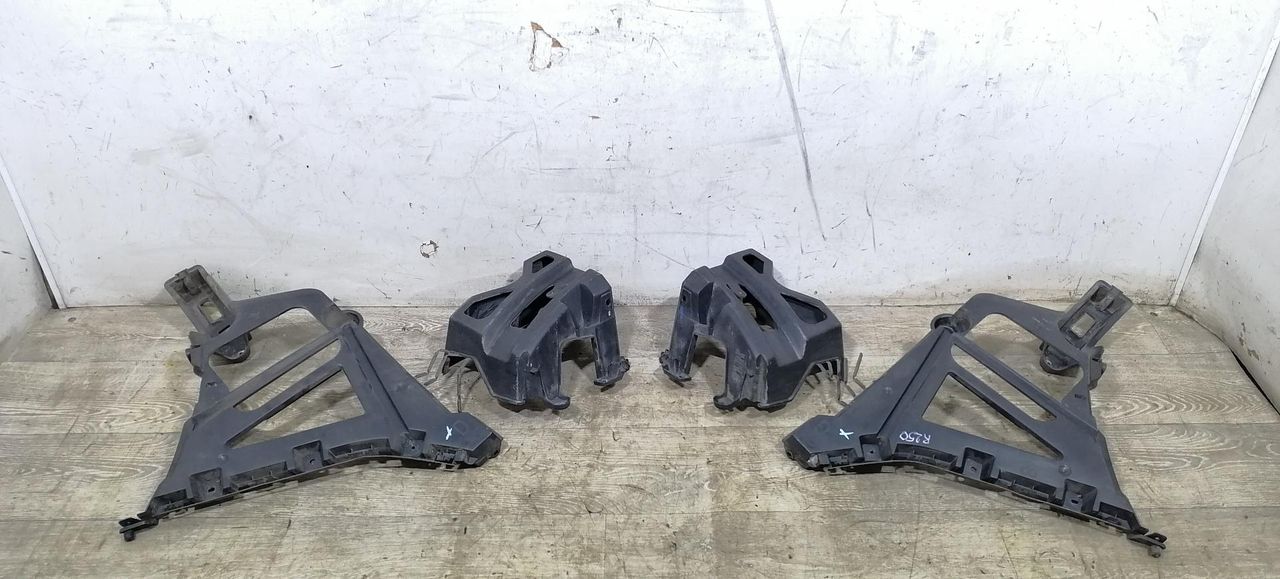 Крепление бампера заднего Renault Laguna 3 поколение 2007, 2.0 л., DCi, M9R 802, дизель, 6МКПП, голубой, хетчбэк 5 дв., 850450001R, 850440001R - фото №1