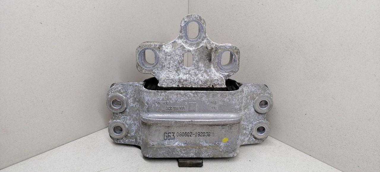 подушка крепления КПП Volkswagen Passat B6 2008, 2.0 л., TDi, CBAB, дизель, 6МКПП, серебристый, универсал, 3C0199555 - фото №1