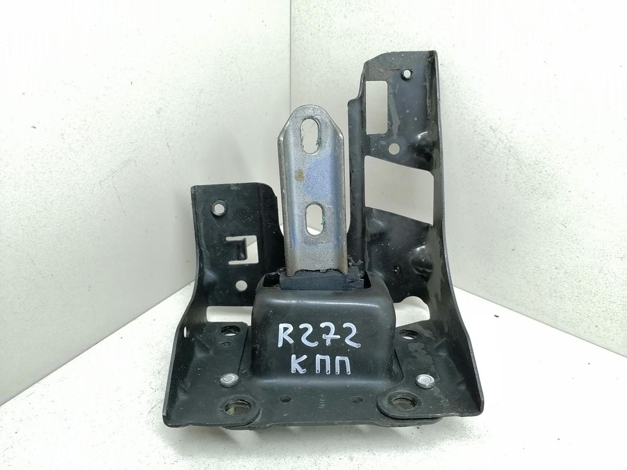подушка крепления КПП Citroen C3 Picasso 1 поколение 2012, 1.6 л., i, бензин, 5МКПП, чёрный, минивэн, 9801521580 - фото №1