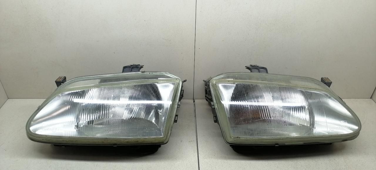 фара правая Renault Megane 1 поколение LA0E 1996, 1.4 л., i, E7J 764, бензин, 5МКПП, синий, седан, передний привод, 260101792R - фото №1