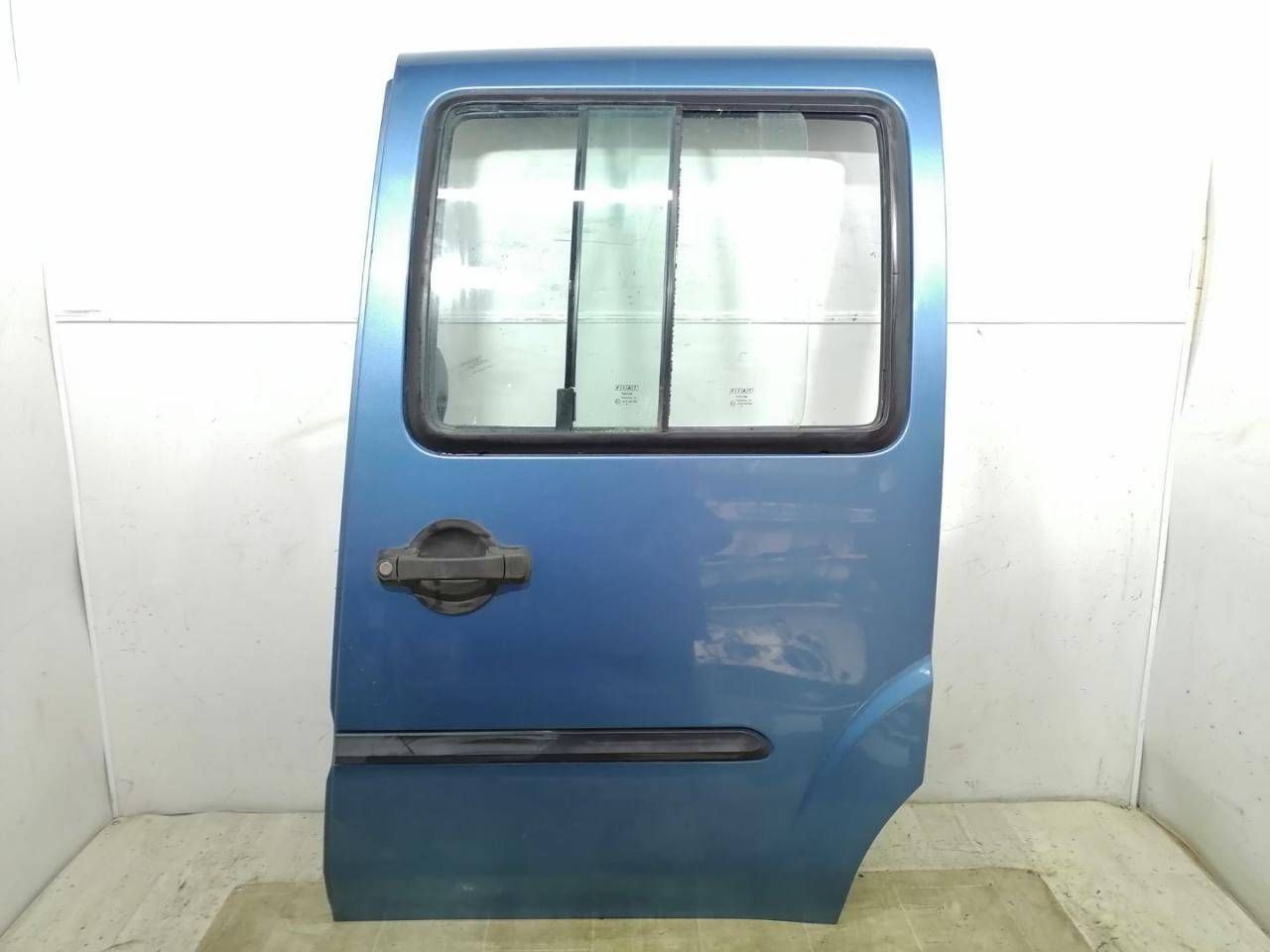 замок двери сдвижной Fiat Doblo 1 поколение 2001, 1.9 л., JTD, дизель, 5МКПП, синий, минивэн, передний привод, 51765345 - фото №1