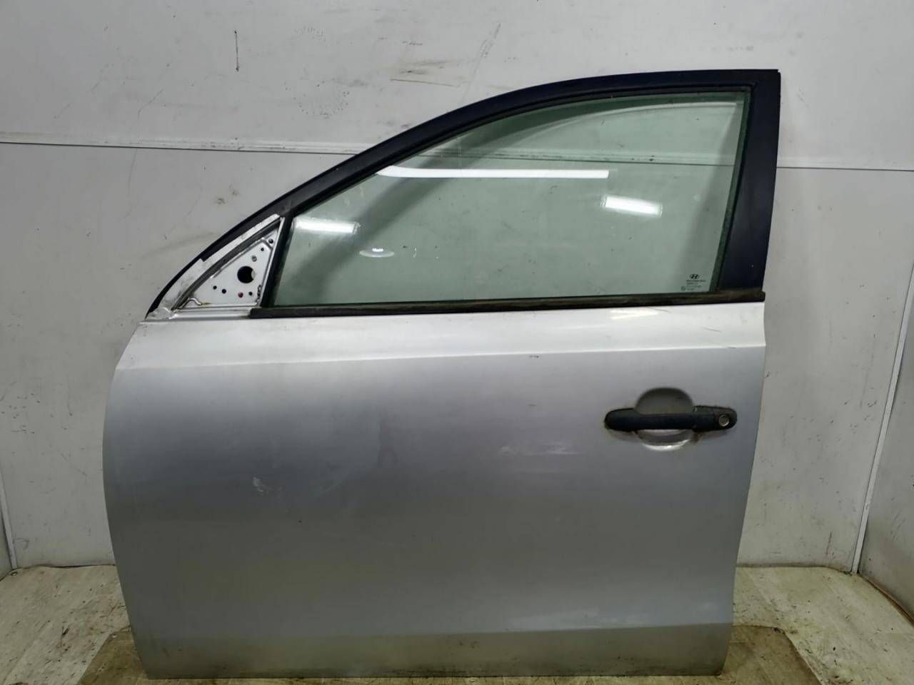 ручка наружная Hyundai i30 1 поколение 2010, 1.6 л., CRDi, дизель, 6МКПП, серебристый, хетчбэк 5 дв., передний привод, 826551H000 - фото №1