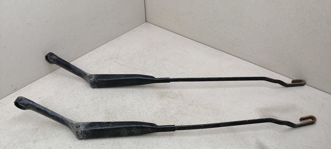 щеткодержатель (поводок стеклоочистителя, дворник) Opel Vectra B 1998, 1.6 л., i, X 16 XEL, бензин, 5МКПП, зеленый, универсал, передний привод, 6272451, 6272453 - фото №1