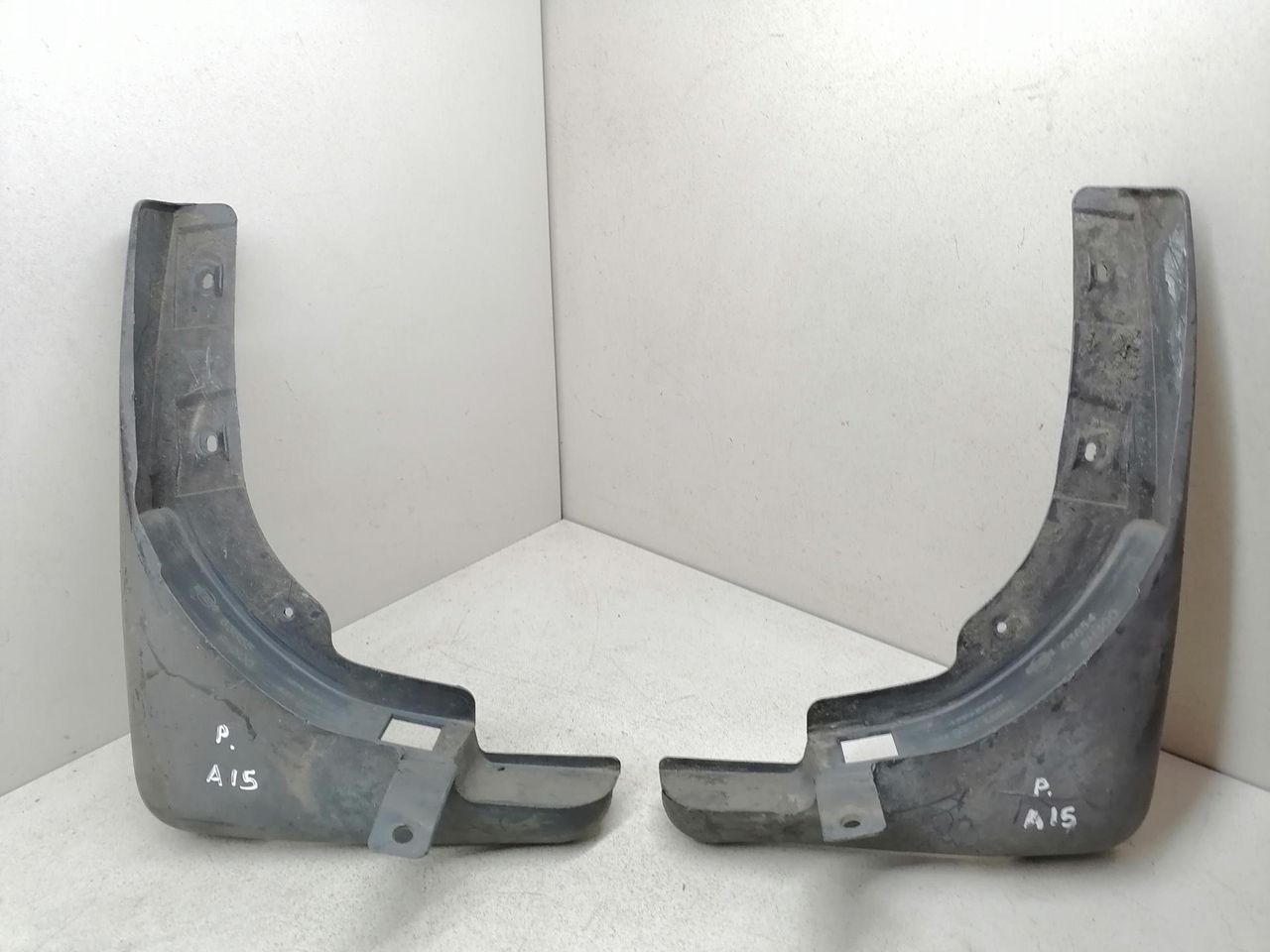 брызговик перед. Nissan X-Trail T30 2004, 2.2 л., DCi, YD22ETI, дизель, 6МКПП, серебристый, внедорожник 5 дв., полный подключаемый привод, 63854-8H300, 63855-8H300 - фото №1