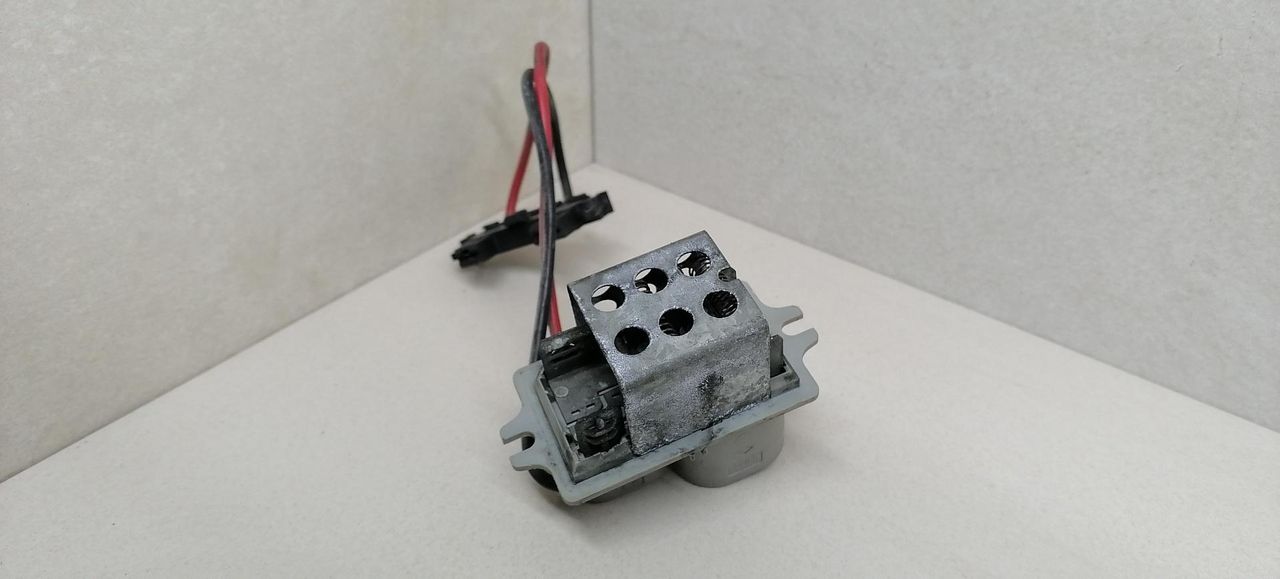 сопротивление печки Renault Laguna 1 поколение 1997, 2.2 л., DT, G8T 792, дизель, 5МКПП, синий, универсал, передний привод - фото №1