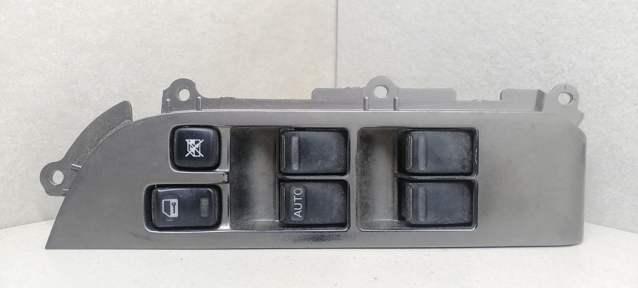 кнопка стеклоподъемника двери передней левой Nissan X-Trail T30 2004, 2.2 л., DCi, YD22ETI, дизель, 6МКПП, серебристый, внедорожник 5 дв., полный подключаемый привод, 254018H701, 25401EQ305