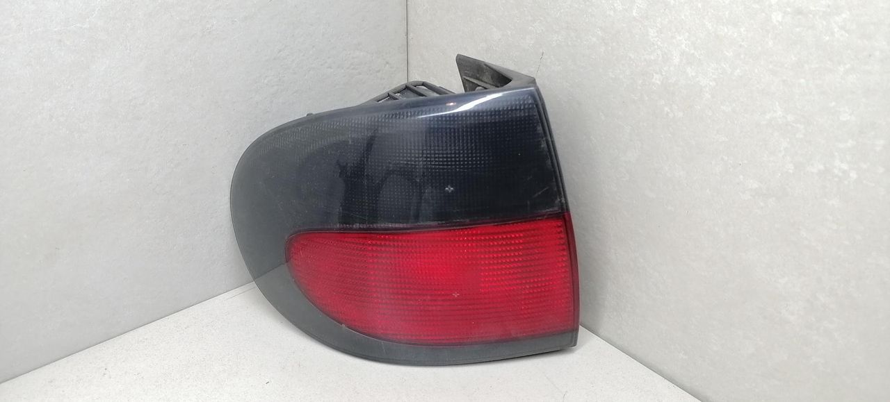 фонарь задний левый Renault Megane 1 поколение LA0E 1996, 1.4 л., i, E7J 764, бензин, 5МКПП, синий, седан, передний привод, 7700838530 - фото №1