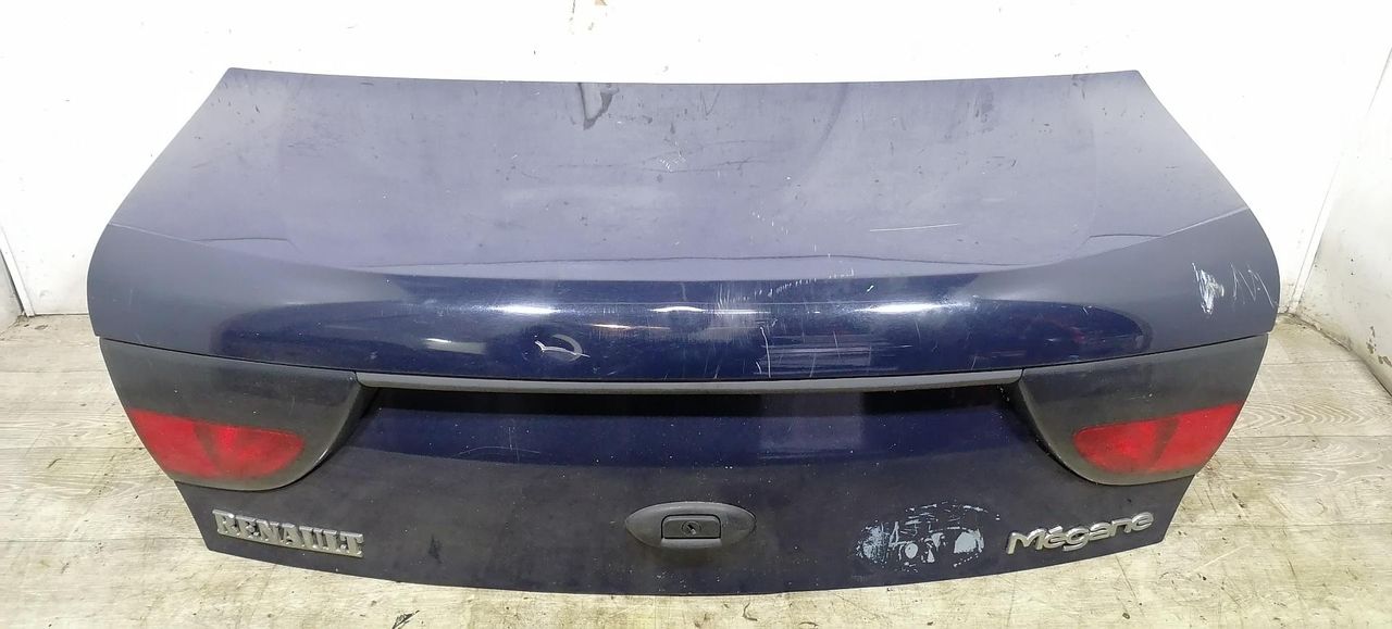 крышка багажника (дверь 3-5) Renault Megane 1 поколение LA0E 1996, 1.4 л., i, E7J 764, бензин, 5МКПП, синий, седан, передний привод, 7751471869 - фото №1