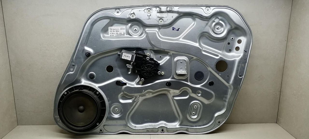 стеклоподъемник электрический передний правый Hyundai i30 1 поколение 2010, 1.6 л., CRDi, дизель, 6МКПП, серебристый, хетчбэк 5 дв., передний привод, 81320-2L020, 82480-2R000, 5602333, 82460-2R000, 0130822543