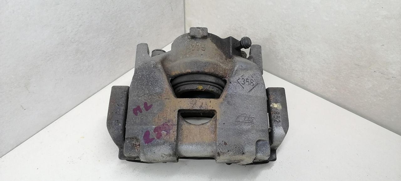 суппорт передний левый Renault Laguna 3 поколение 2007, 2.0 л., DCi, M9R 802, дизель, 6МКПП, голубой, хетчбэк 5 дв., ATE - фото №1