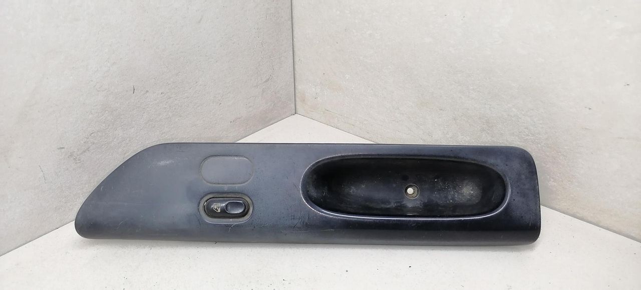 кнопка стеклоподъемника двери передней правой Renault Laguna 1 поколение 1997, 2.2 л., DT, G8T 792, дизель, 5МКПП, синий, универсал, передний привод, 7701672458