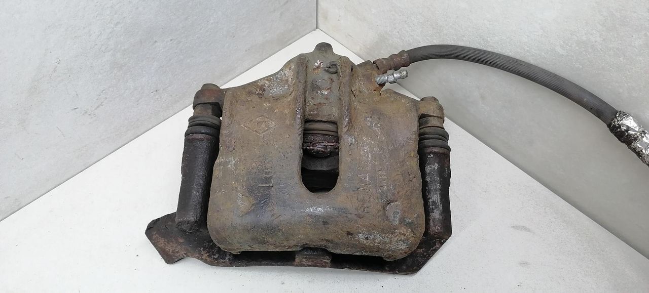 суппорт передний правый Renault Laguna 1 поколение B56A/B 1994, 1.8 л., mono, бензин, 5МКПП, хетчбэк 5 дв., передний привод, 7701203660 - фото №1