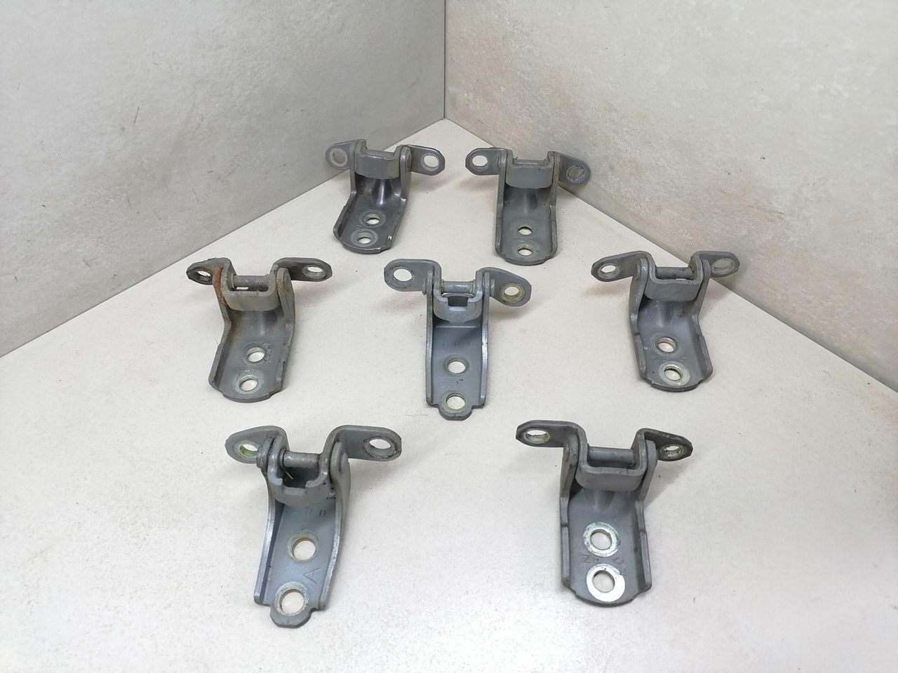 петля двери Nissan X-Trail T31 NT31 2009, 2.0 л., DCi, M9R, дизель, 6МКПП, серый, внедорожник 5 дв., полный подключаемый привод - фото №1