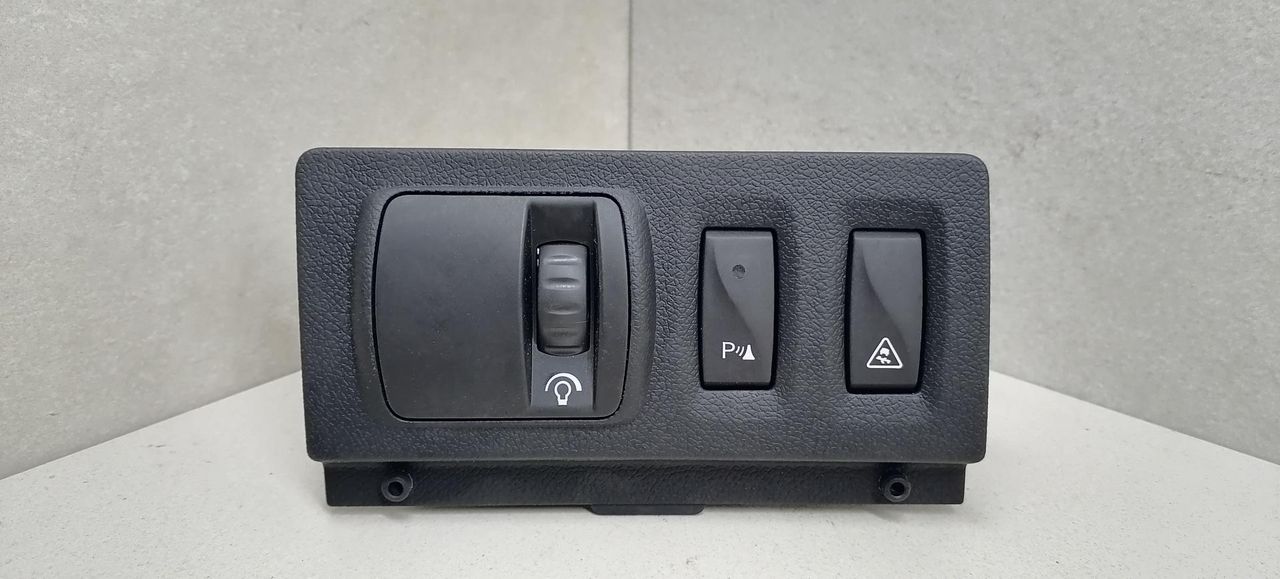 кнопка (выключатель) Renault Laguna 3 поколение 2007, 2.0 л., DCi, M9R 802, дизель, 6МКПП, голубой, хетчбэк 5 дв., 251630001R, 259800002RB, 88020010427 - фото №1
