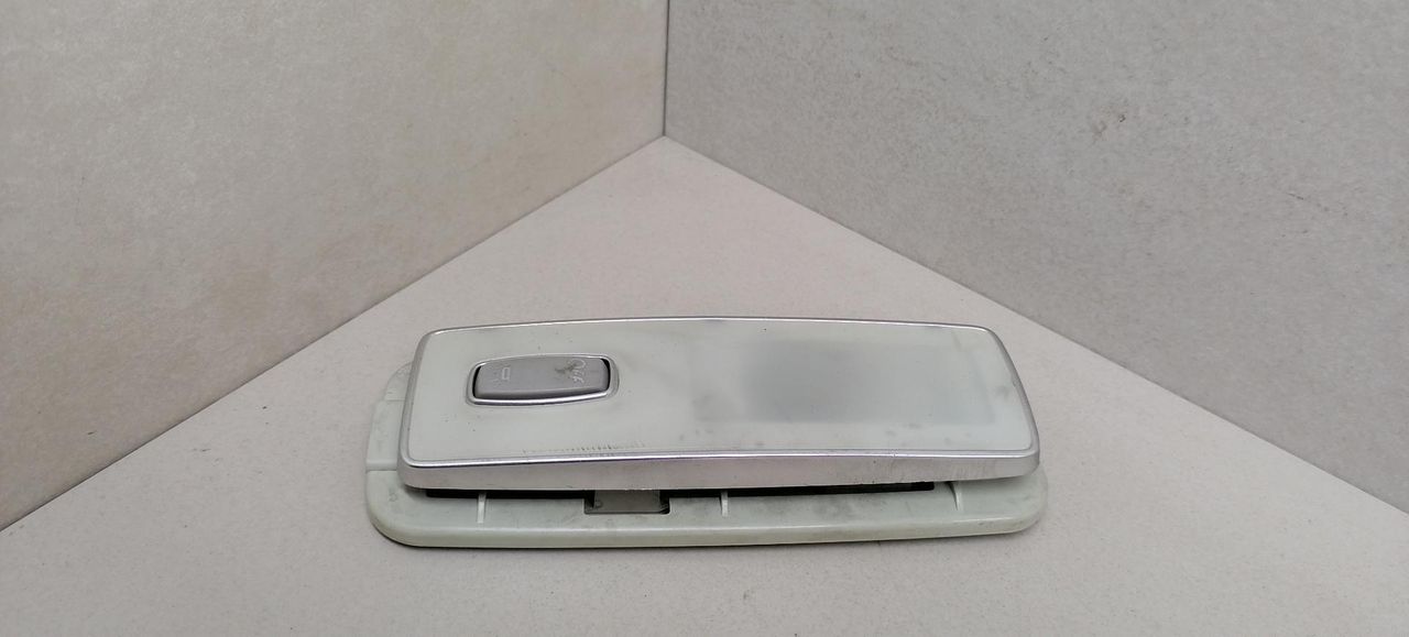 фонарь салона (плафон) Renault Laguna 3 поколение 2007, 2.0 л., DCi, M9R 802, дизель, 6МКПП, голубой, хетчбэк 5 дв., 8200534323 - фото №1