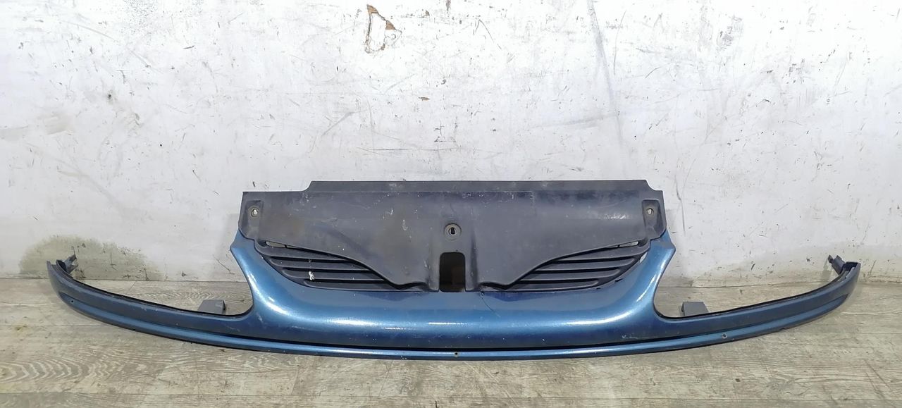 решетка радиатора Renault Laguna 1 поколение 1997, 2.2 л., DT, G8T 792, дизель, 5МКПП, синий, универсал, передний привод - фото №1