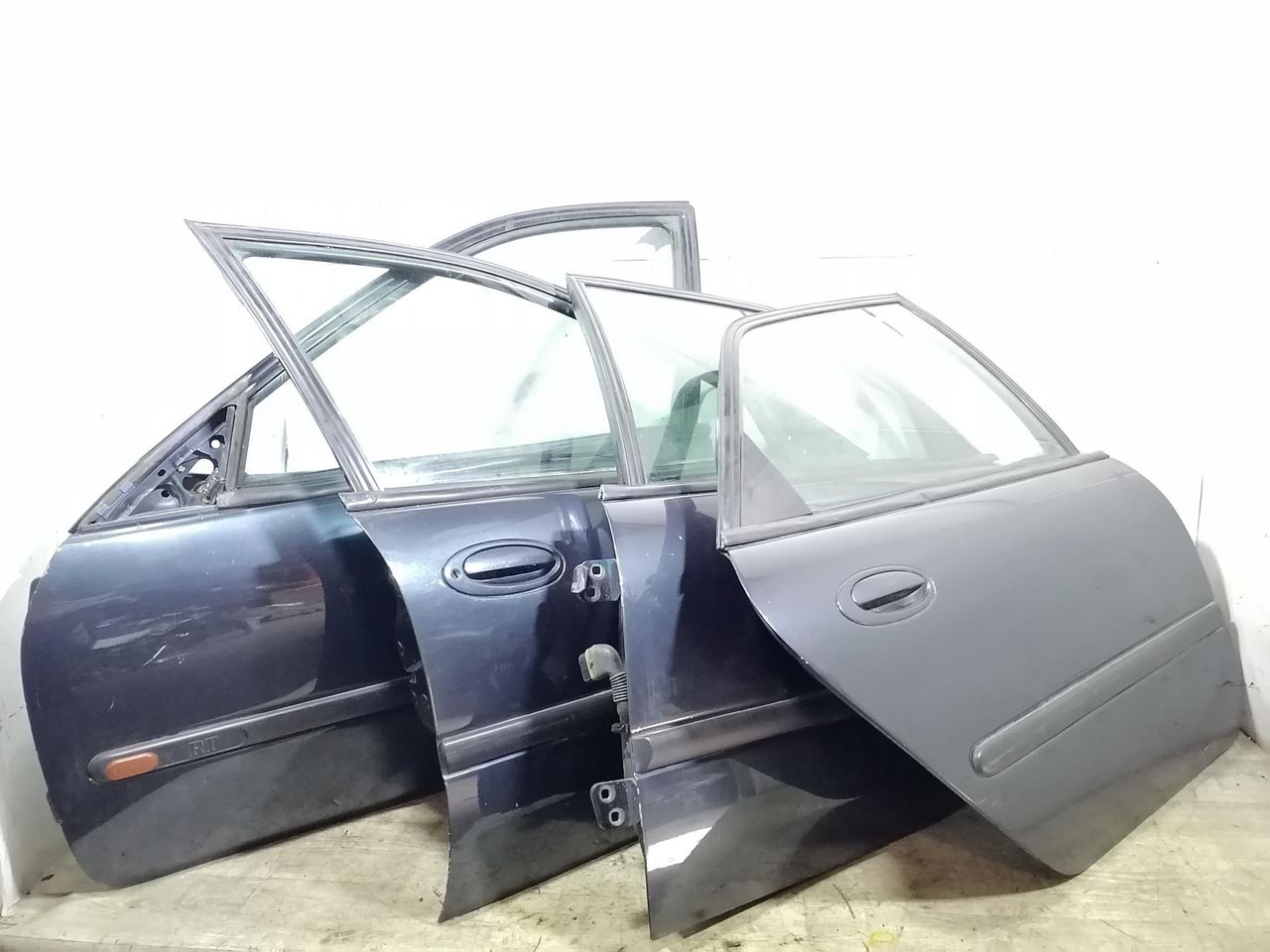дверь Renault Laguna 1 поколение B56A/B 1994, 1.8 л., mono, бензин, 5МКПП, хетчбэк 5 дв., передний привод