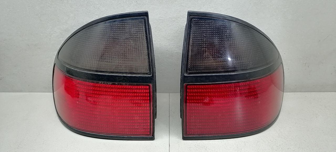 фонари задние (комплект) Renault Laguna 1 поколение B56A/B 1994, 1.8 л., mono, бензин, 5МКПП, хетчбэк 5 дв., передний привод