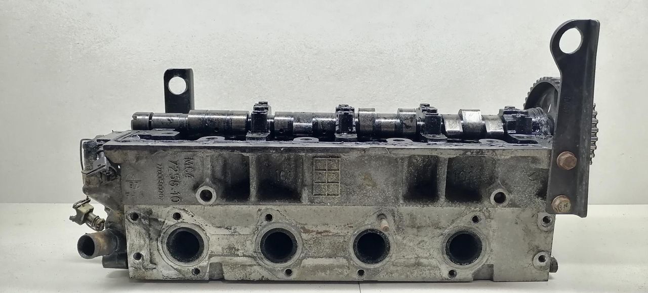 головка блока цилиндров Renault Laguna 1 поколение 1997, 2.2 л., DT, G8T 792, дизель, 5МКПП, синий, универсал, передний привод - фото №1