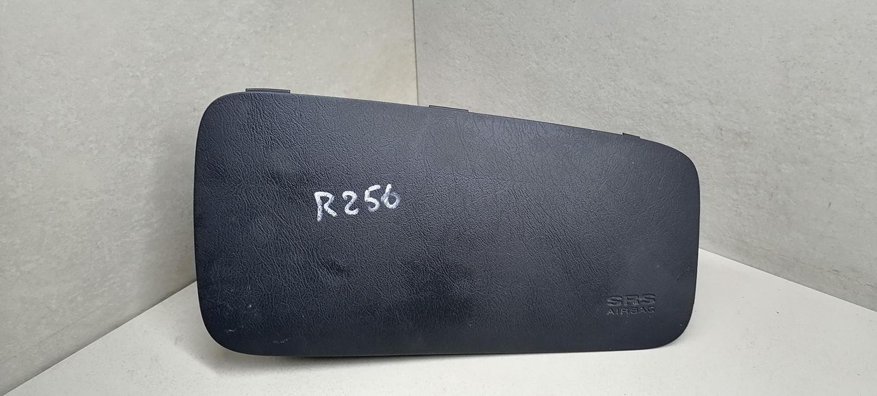 подушка безопасности пассажира Hyundai Tucson 1 поколение 2006, 2.0 л., CRDi, дизель, АКПП, чёрный, внедорожник 5 дв., передний привод, 1K050164382