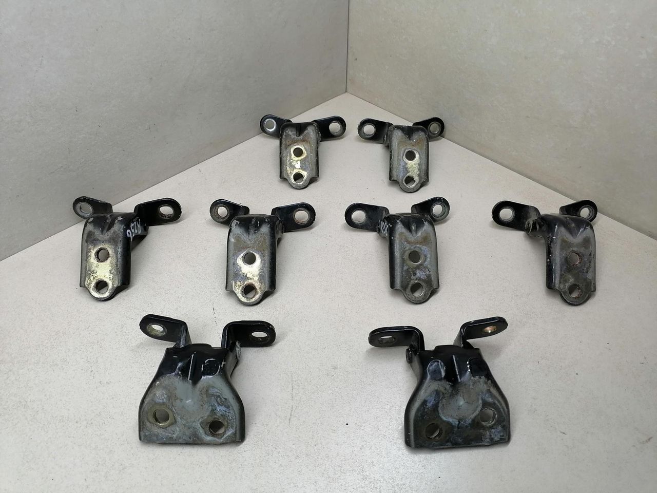 петля двери Hyundai Tucson 1 поколение 2006, 2.0 л., CRDi, дизель, АКПП, чёрный, внедорожник 5 дв., передний привод, 7933017000, 7934017000, 793102E000, 793202E000