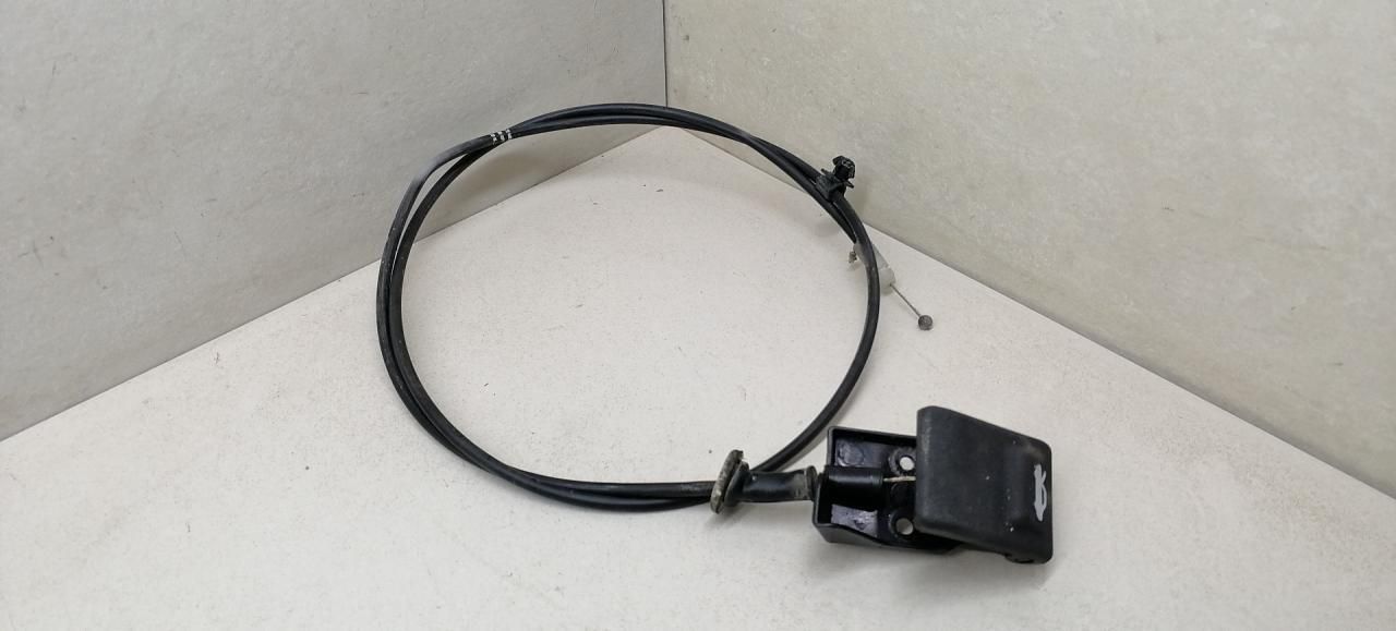 ручка открывания капота Hyundai Tucson 1 поколение 2006, 2.0 л., CRDi, дизель, АКПП, чёрный, внедорожник 5 дв., передний привод, 811802E000 - фото №1