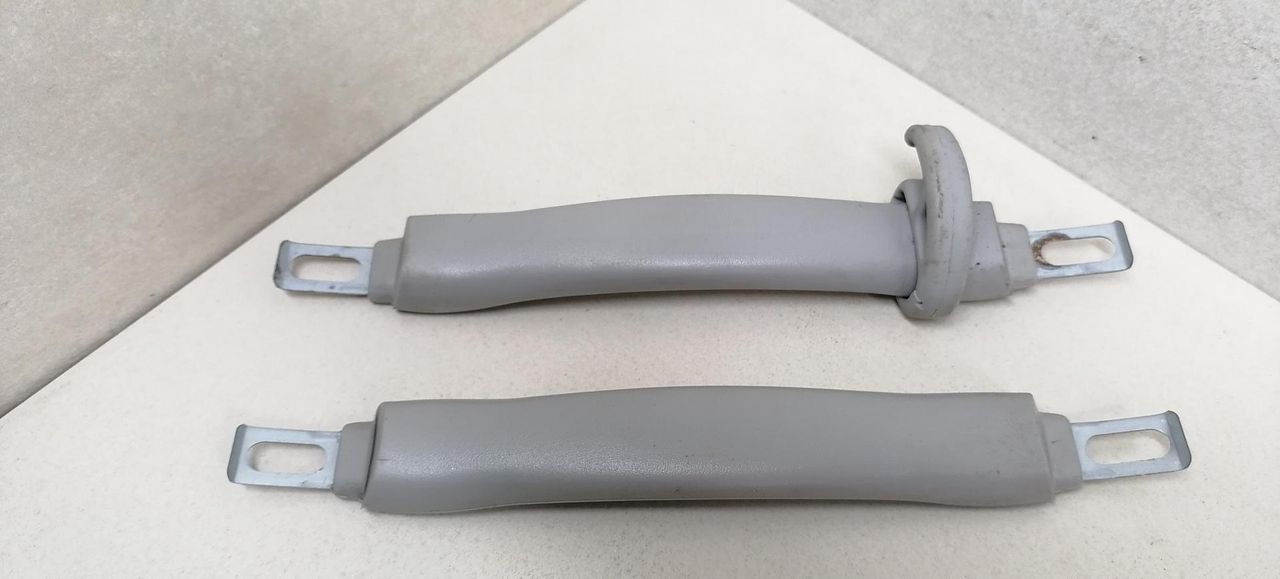 ручка внутренняя потолочная Hyundai Tucson 1 поколение 2006, 2.0 л., CRDi, дизель, АКПП, чёрный, внедорожник 5 дв., передний привод, 853902E000QS, 853902E000 - фото №1
