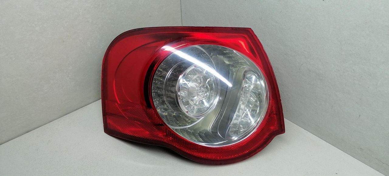фонарь задний левый Volkswagen Passat B6 2008, 2.0 л., TDi, CBAB, дизель, 6МКПП, серебристый, универсал, 3C9945095N - фото №1