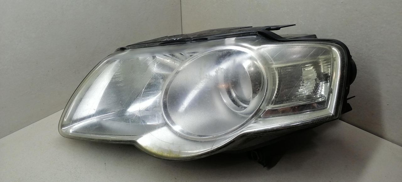 фара правая Volkswagen Passat B6 2008, 2.0 л., TDi, CBAB, дизель, 6МКПП, серебристый, универсал, 3C0941005J - фото №1
