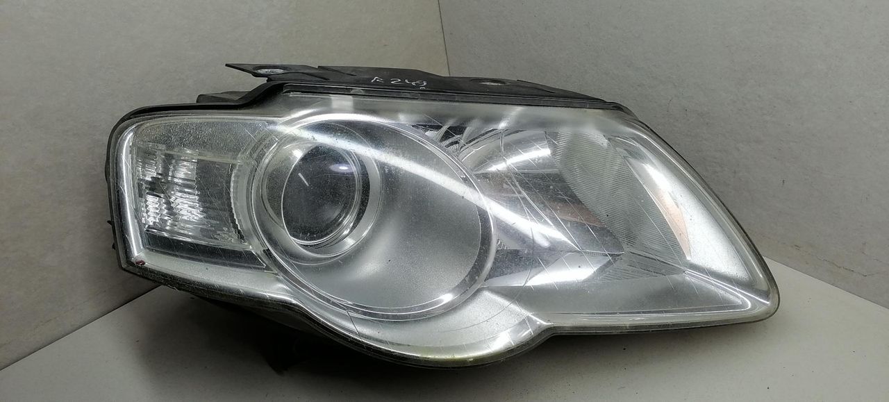 фара правая Volkswagen Passat B6 2008, 2.0 л., TDi, CBAB, дизель, 6МКПП, серебристый, универсал, 3C0947006J