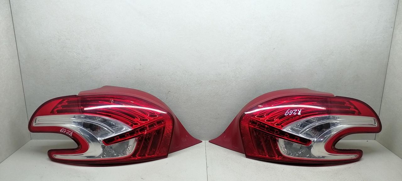 фонари задние (комплект) Peugeot 208 1 поколение 2013, 1.2 л., i, бензин, 5МКПП, черный, хетчбэк 5 дв.