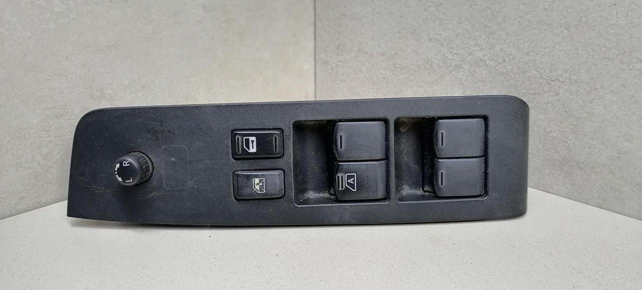 кнопка стеклоподъемника двери передней левой Nissan X-Trail T31 NT31 2009, 2.0 л., DCi, M9R, дизель, 6МКПП, серый, внедорожник 5 дв., полный подключаемый привод, 25401JG410