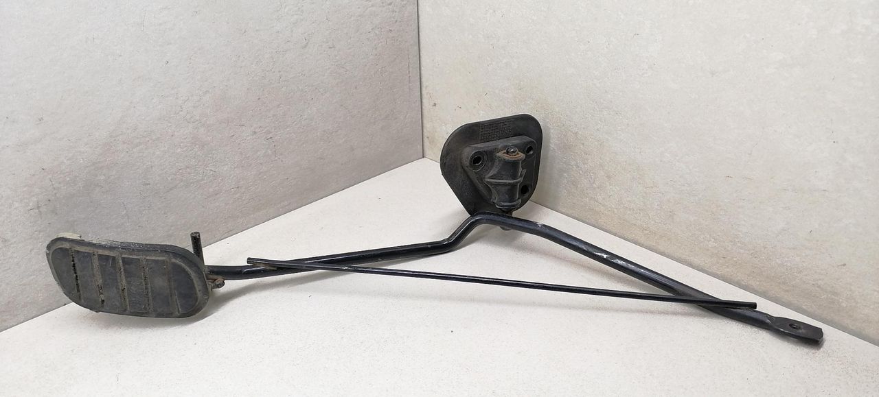 педаль Renault Laguna 1 поколение B56A/B 1994, 1.8 л., mono, бензин, 5МКПП, хетчбэк 5 дв., передний привод