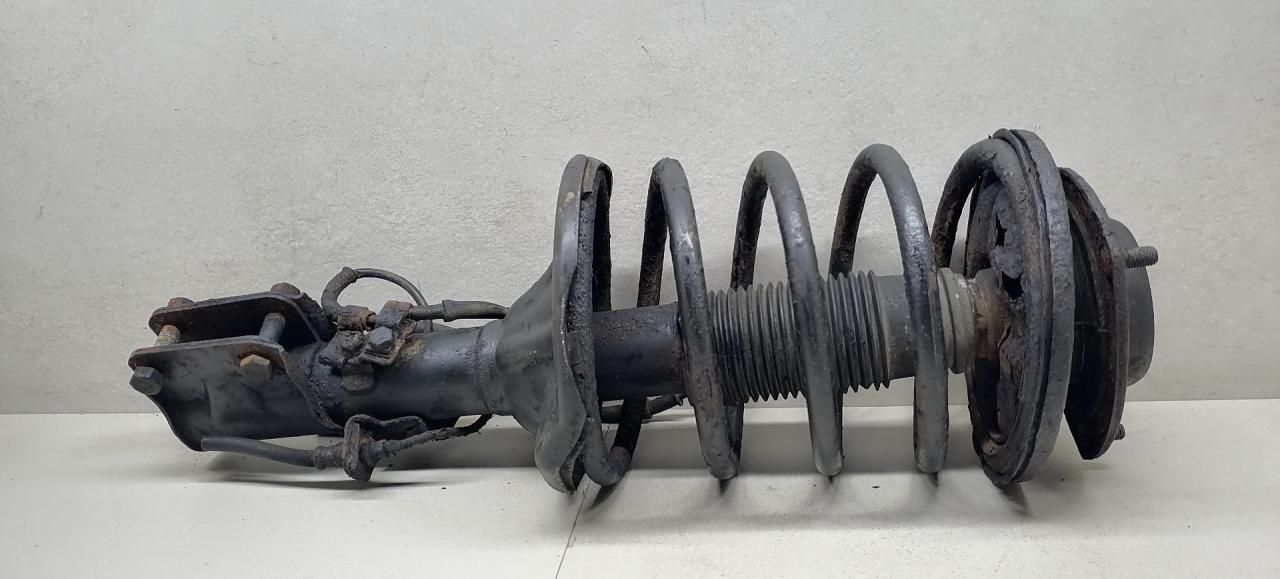 амортизатор передний левый Mitsubishi Sigma 1 поколение 1994, 3.0 л., i, 6G72 (DOHC 24V), бензин, 5МКПП, серый металлик, седан, передний привод