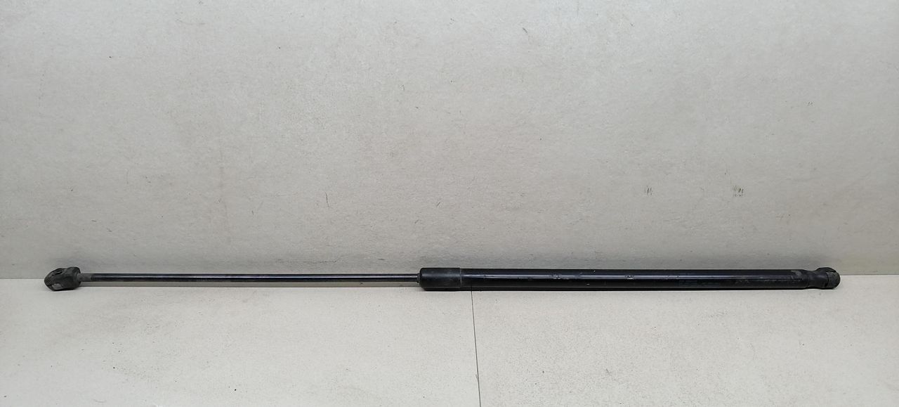 амортизатор капота Volkswagen Passat B6 2008, 2.0 л., TDi, CBAB, дизель, 6МКПП, серебристый, универсал, 3C0823359A