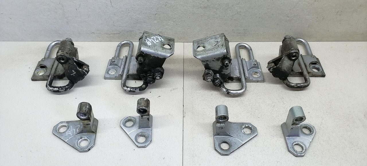 петля двери Volkswagen Passat B6 2008, 2.0 л., TDi, CBAB, дизель, 6МКПП, серебристый, универсал