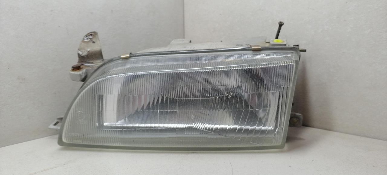 фара левая Toyota Corolla 7 поколение (E100) EE101 1996, 1.3 л., 4E-FE, бензин, хетчбэк 3 дв. - фото №1