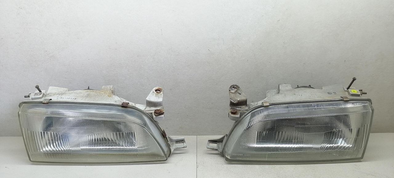 Фара передняя (комплект) Toyota Corolla 7 поколение (E100) EE101 1996, 1.3 л., 4E-FE, бензин, хетчбэк 3 дв. - фото №1