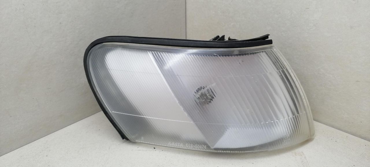 поворотник правый Toyota Corolla 7 поколение (E100) EE101 1996, 1.3 л., 4E-FE, бензин, хетчбэк 3 дв. - фото №1