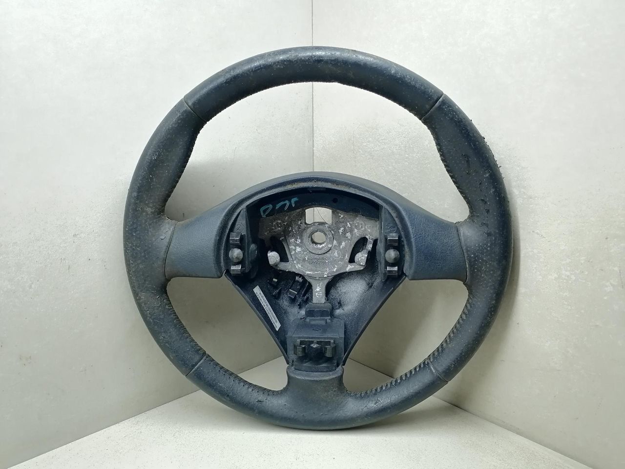 руль Peugeot 1007 1 поколение 2005, 1.4 л., HDi, 8HZ (DV4TD), дизель, 5МКПП, серебристый, хетчбэк 3 дв. - фото №1