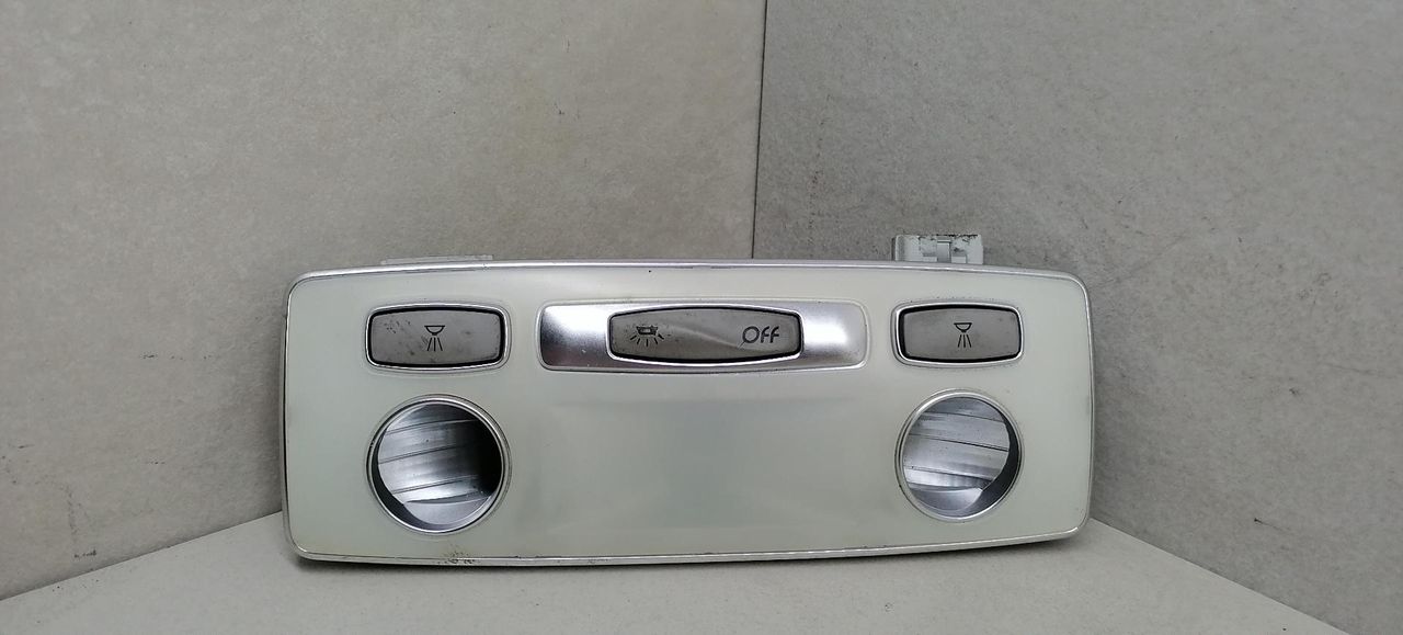 фонарь салона (плафон) Renault Laguna 3 поколение 2007, 2.0 л., DCi, M9R 802, дизель, 6МКПП, голубой, хетчбэк 5 дв. - фото №1